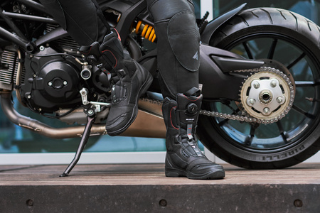 Buty motocyklowe turystyczne Shima STRATO czarny