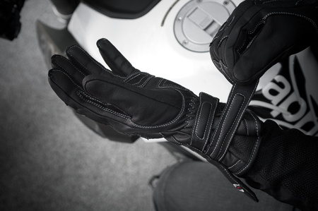 Rękawice motocyklowe miejskie/turystyczne Shima MODENA czarny