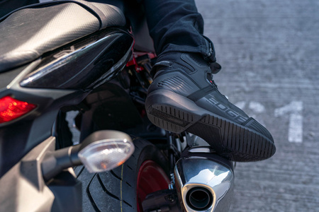 Buty motocyklowe krótkie/miejskie/turystyczne Shima EDGE WP czarny
